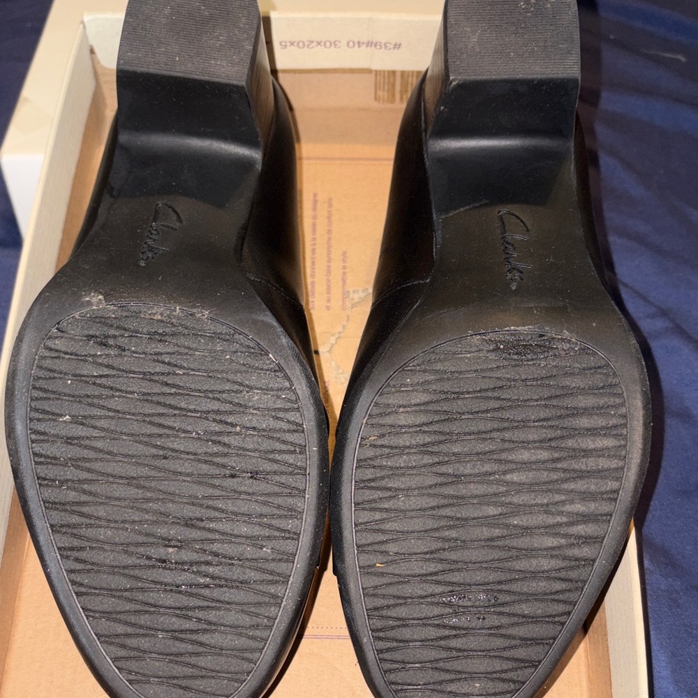 Clarks Women's Black shoes - Picture 3 of 7